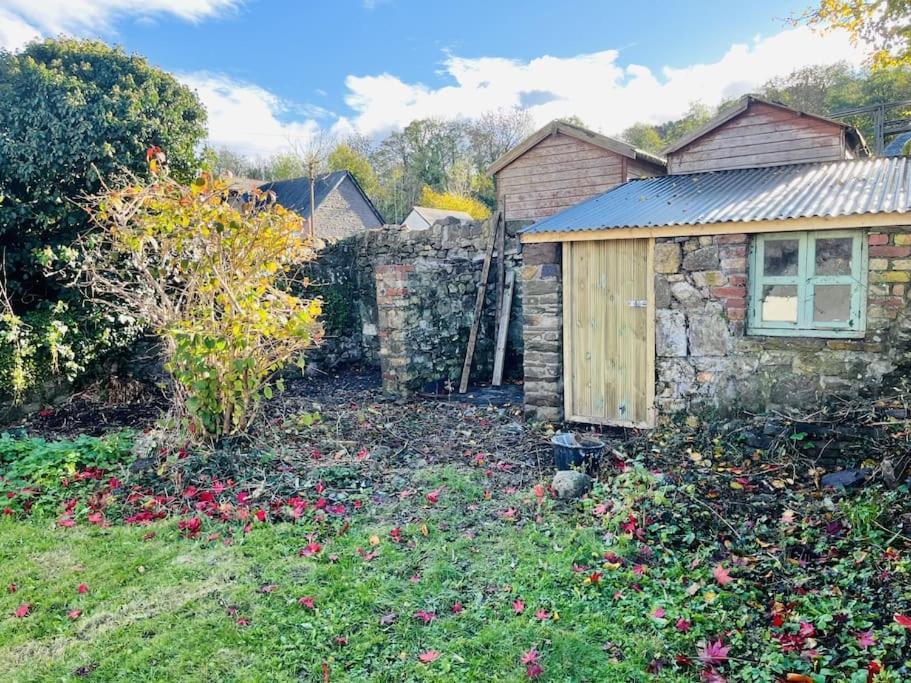 Lovely Cottage With Mountain Views Gilwern Exterior photo